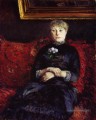 Femme assise sur un canapé à fleurs rouges Gustave Caillebotte